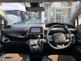 【運転席・インパネまわり】ハンドル・シート・フロアーなど隅々までプロによるクリーニング済み☆彡キレイな車内でドライブが一層快適にお楽しみいただけます!!
