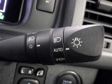【オートライト】車外の明るさに応じて、自動的にライトの点灯・消灯をしてくれます。