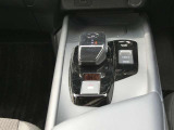 e-POWERならではのシフトレバーで、バックやドライブなどの切り替えがラクラクです!
