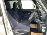 運転席まわりです。実際に座ってみて、乗り心地を体験してみてください。