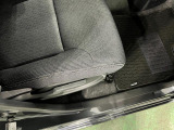痛みの出やすい運転席シートの角、フロアマット、座面、ともに良好です