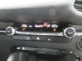 オートエアコンは左右席で独立温度コントロールが可能です。運転席はキンキンに冷やして助手席はマイルドにと言った設定が可能です☆暑さ寒さでケンカすることもなくなりますね♪