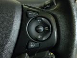 ハンドル右側にはクルーズコントロールのスイッチが装備され運転中の操作も安心して行えます!