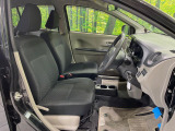 運転席シート廻りは使用感も少なく、良好な状態となっています。前オーナー様が丁寧に使っていたことがよくわかりますね。