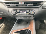 運転席・助手席はシートヒーターが創部されてます。