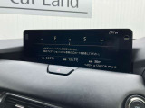 お手元のスマートフォンと接続して頂く事で使用可能な「AppleCarPlay/AndroidAuto」電話の応答は勿論、メッセージの受信やLINE、音楽接続からナビアプリの使用まで幅広く活躍致します。