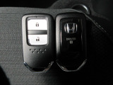 スマートキー付!キーを取り出さなくてもドアロックの施錠・開錠、エンジンの始動が出来ます!雨の日や荷物の多い日にとても便利ですね♪