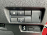 運転席右側には電動スライドドア等各種スイッチが集約されています!!