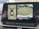 アラウンドビューモニターです!上空から貴方のお車をモニタニングしている様に車両の周りの安全確認が出来ます!