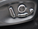 ◆パワーシート『電動パワーシートですので運転中のシート調節も安全に行えます。微調整も可能ですのであなただけのドライビングポジションを実現します。』