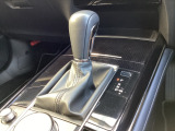 アクセルペダルを踏み込む量や速さに応じて変速パターンを最適制御し、人馬一体の運転感覚を発揮してくれる6速オートマ!