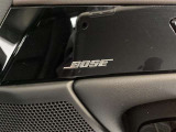 【BOSEサウンドシステム】BOSEと共同開発したマツダのプレミアムサウンドシステムです。まるでコンサート会場にいるような臨場感あふれるサウンドを提供します。