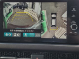 バックカメラは全方位カメラを装備しています。ガイドラインも表示され、より安心です。