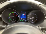 平均燃費や、アクセルの踏み具合による燃費査定など、いろんな情報がメーターに表示されます 日々の通勤の燃費などもでますので、毎日楽しく乗れますね