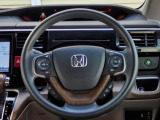 視界の良い運転席、ステアリング周りの画像です。