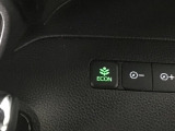 ★ECONスイッチ★ エコドライブを加速しよう!スイッチをONにすると、運転の仕方によるロスを抑え込み燃費をよくするようクルマが頑張ります(*^ー^*)燃費向上にチャレンジ♪