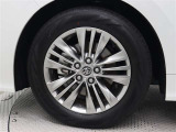 純正アルミホイールは精度が高く、走行の安定性が優れています。タイヤサイズ225/60R18