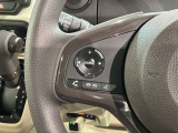 ステアリングにオーディオ操作スイッチが付いています。オーディオ画面に直接タッチしなくても操作が出来ますので、運転に集中できます。