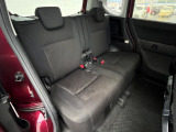 後部座席も気になるようなキズ・汚れやへたり等、大きなダメージはなく、良好な状態です。