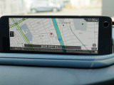 マツダコネクトの10.25インチワイドセンターディスプレイです。『Android Auto』『Apple CarPlay』や独自のコネクテッドサービスに対応したインターフェイスシステムです。