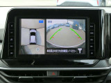 クルマを空から見たような映像が映る、アラウンドビューモニターで、車両周辺の安全確認も一目できます!小さなお子様や障害物も確認できるので、運転のしやすさだけではなく事故防止にも役立ちます♪