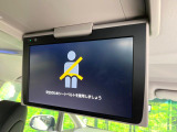 【フリップダウンモニター】大画面モニターで後席でもエンタメをお楽しみいただけます。小さなお子様にも大人気の装備です♪
