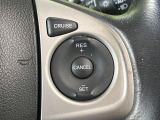 【クルーズコントロール】高速道路もラクラク走行。アクセルを離しても一定速度で走行ができ、長距離運転時の負担を軽減!加速・減速も簡単なスイッチ操作で調整できます。