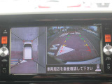 アラウンドビューモニター(車両を上から見たように表示)装着で車庫入れをサポート
