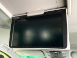 【フリップダウンモニター】大画面モニターで後席でもエンタメをお楽しみいただけます。小さなお子様にも大人気の装備です♪