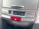 【左右独立型フルオートエアコン】運転席と助手席でそれぞれお好みの温度に設定可能。同乗者にも配慮した、快適な空調をお届け致します。