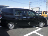 国の指定を受けた自社工場で、整備士が車検と点検整備を行っております。