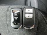 スマートキー付!キーを取り出さなくてもドアロックの施錠・開錠、エンジンの始動が出来ます!雨の日や荷物の多い日にとても便利ですね♪