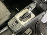 発進時から滑らかに加速する無段階変速のCVTはストップ&ゴーの多い街の中も快適です