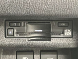 高速道路で便利な【ETC2.0】を装備しています。光ビーコン搭載で渋滞情報などナビゲーションと連動することで機能も充実いたします。他、観光施設に立ち寄るための高速料金割引サービス等もございます。