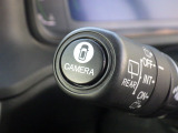 ★マルチビューカメラ★ワイパーレバー先端の「CAMERAスイッチ」を押すことで、車を上空から見下ろしたような映像をカーナビ画面に映し出し、車庫入れや縦列駐車をサポートしてくれます♪