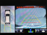 【パノラミックビューモニター】クルマを真上から見下ろした視点で駐車をサポートします!クルマの斜め後ろや真横など、いち早く障害物に気が付くことができます。