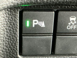 パーキングセンサーシステムは走行中に障害物が迫ると音と表示でお知らせ、低速走行時時の安心感を高めます