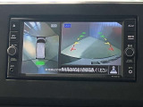 【アラウンドビューモニター】車を上から見下ろしているかのような映像で周囲の状況がひと目で確認、狭い駐車場に駐車するときも安心です♪