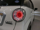 LEDテールライトです。省電力、高輝度のLEDは明るく照らすので夜間運転時の視認性を高めます。スタイリッシュな見た目で細かいところもこだわりたいあなたに!
