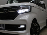 【LEDヘッドライト】悪天候や夜間走行時も良好な視界を確保し安心して運転できる高輝度LEDヘッドライトを装備!点灯速度が早く、消費電力も抑えられています!!