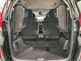 3列目シートを跳ね上げればラゲッジスペースを更に広く使えます。