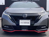 専用フロントグリル、バンパー・専用フロントLEDフォグランプ。アダプティブLEDヘッドライトシステム。