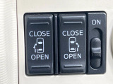 【両側パワースライドドア】スマートキーや運転席のスイッチで後席両側スライドドアの開閉が可能♪電動だから力を入れてドアを開ける必要が無く、小さなお子様でも簡単に開け閉めでき快適です♪