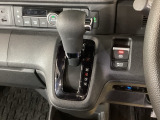 シフトはインパネシフト、パーキングブレーキは電子制御となっています。