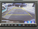 ガイドライン付きバックカメラを装備しているので、慣れない場所での車庫入れも安心です。