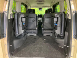 普段のお買い物や通勤、送迎等に十分な荷室スペースを確保しております。サードシートを跳ね上げると、大きな荷物の積載も可能です♪