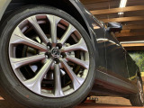 【純正20インチアルミホイール】外観にマッチした純正アルミホイールを装着しております。各種社外アルミホイールや、スタッドレスタイヤも取扱いしております。是非ご相談ください♪