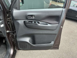 乗り降りで多く使用する運転席席ドアですが、目立った傷や汚れもなく綺麗です!