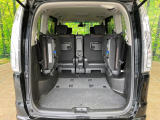 後席を格納すると、これだけの広さが!シーンに合わせたシートアレンジで、大きな荷物も積むことが出来ます♪