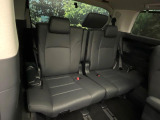 3列目シートはもちろん状態良好☆大人でもゆったりと座って頂けますので、大人数でのお出かけもラクラクです♪ご家族で、気の知れた仲間で、ドライブに行くのが楽しみですね♪